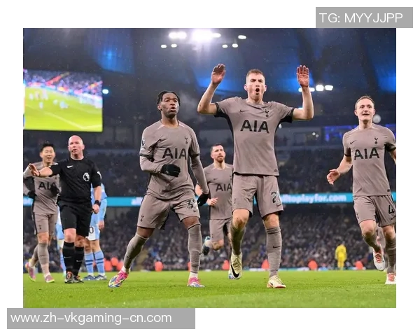 英超激战：多特蒙德与曼城战成平局绝杀瞬间引发争议判罚热议