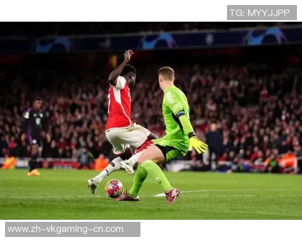 世界杯激战：那不勒斯与阿森纳2比2平局引发争议判罚全场沸腾